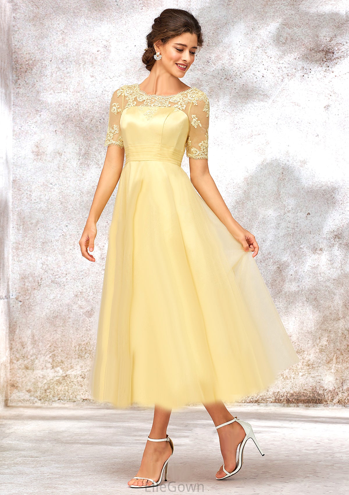 Short Sleeve A-line/Princess Tulle Bateau Bridesmaid Dresses With Lace Appliqued Aryana DEP0025351