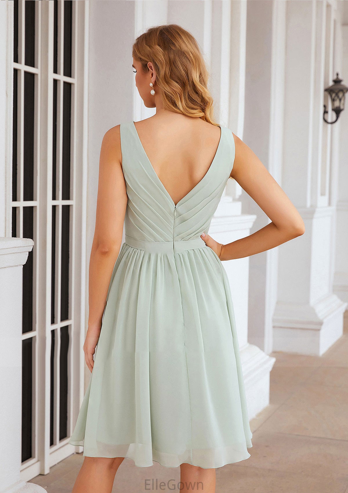 A-line V Neck Sleeveless Chiffon Knee-Length Bridesmaid Dresses With Pleated Waistband Dayanara DEP0025383