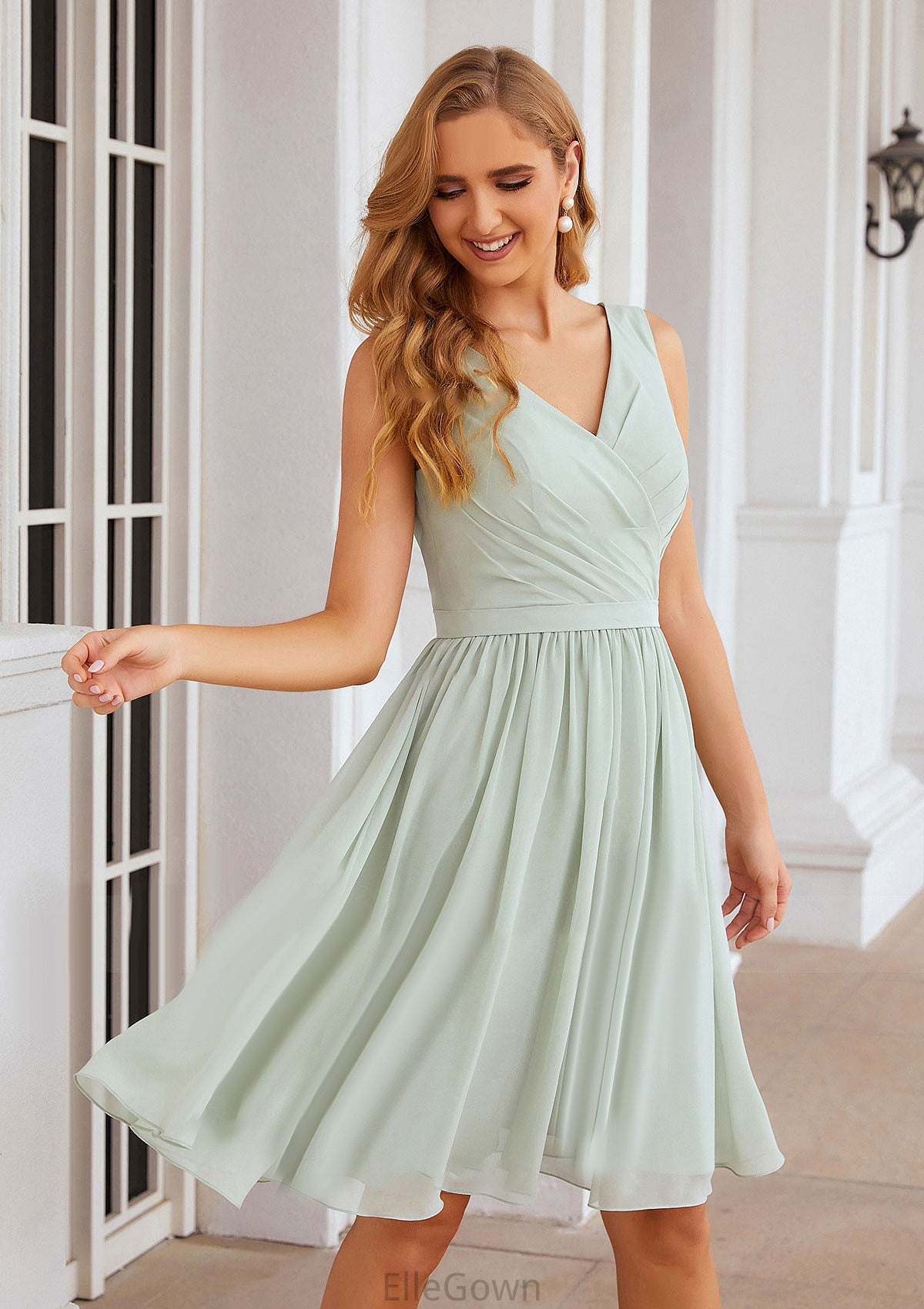 A-line V Neck Sleeveless Chiffon Knee-Length Bridesmaid Dresses With Pleated Waistband Dayanara DEP0025383