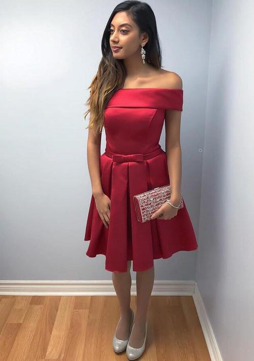 Off The Shoulder Red Pleated A Line Homecoming Dresses Satin Selena Bowknot Elegant Knee Length