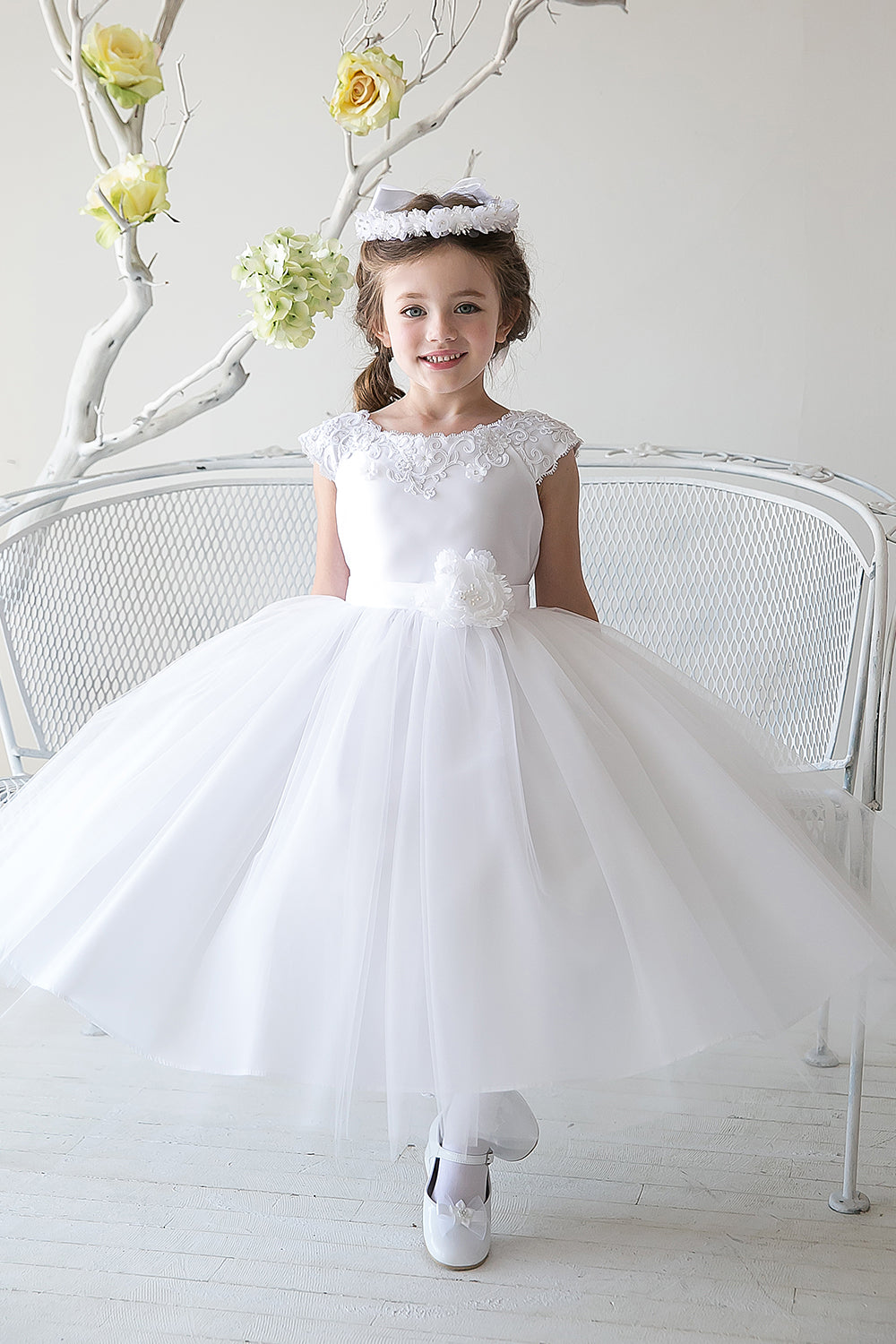 Elegant A-line Scoop Lace Tulle Long Stunning Flower Girl Dresses