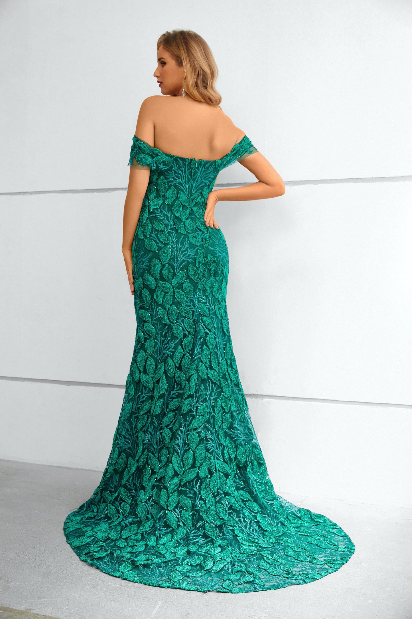 Green Off The Shoulder Sleeveless Lace Mermaid Prom Dresses