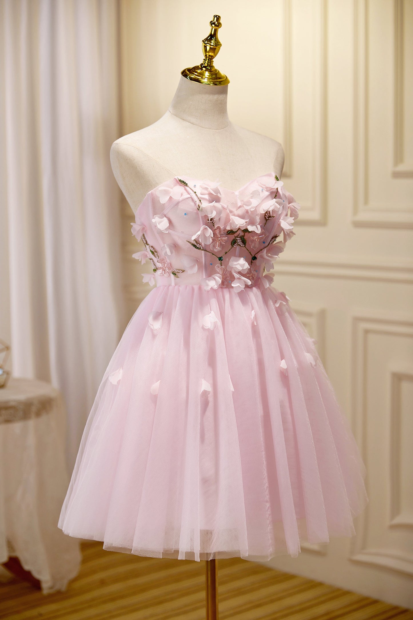 Cute Pink Strapless Sweetheart Appliques Tulle Short Homecoming Dresses