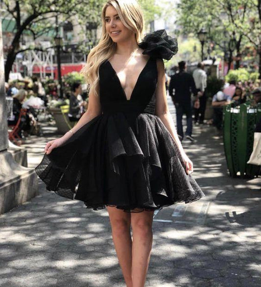 Black V Neck Ainsley Homecoming Dresses Tulle Short CD24069